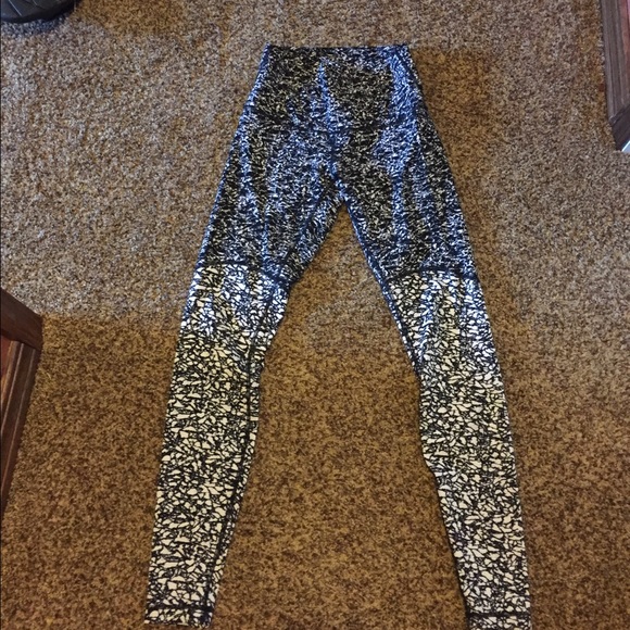Lululemon leggings / high rise / size 8 - Picture 2 of 3